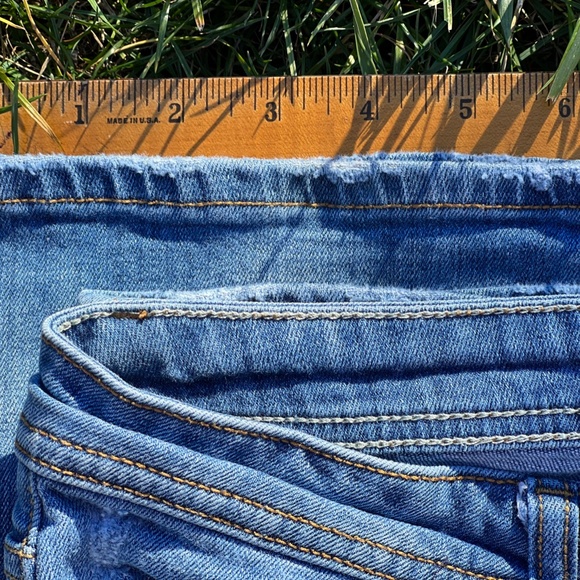 Ladies distressed Genetic Denim jeans, size 28, - Picture 6 of 6